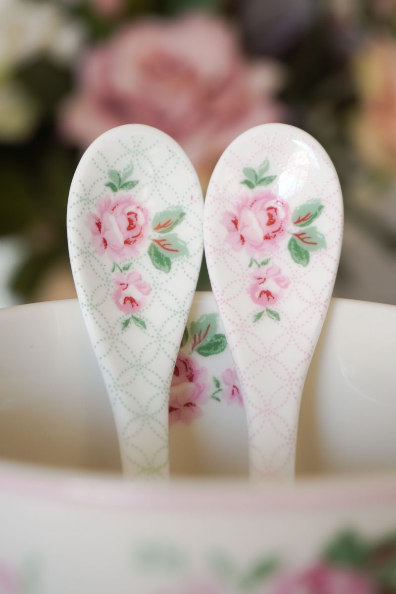 Łyżeczka w kwiatki, porcelanowa.